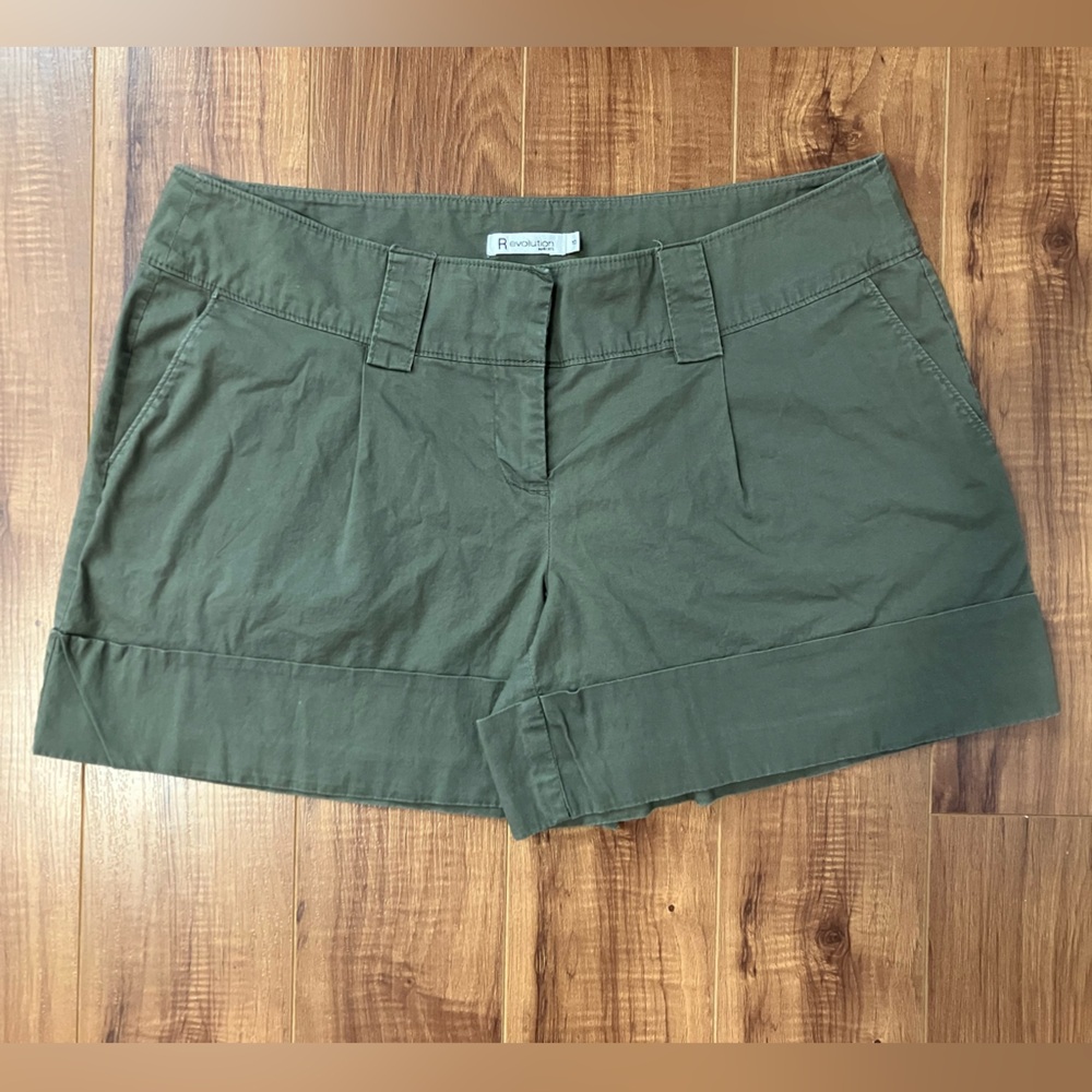 *🧡3/20$* NWOT* Lightweight Green Shorts